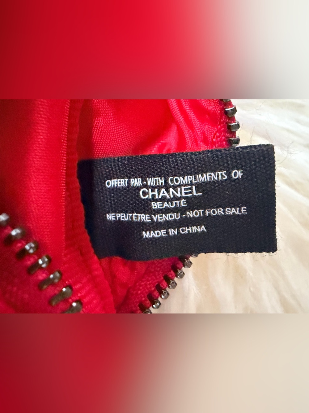 Chanel BEAUTE Red Coin Purse w White ‘CHANEL' Branding NEW in SEALED Bag w Box - Picture 10 of 11